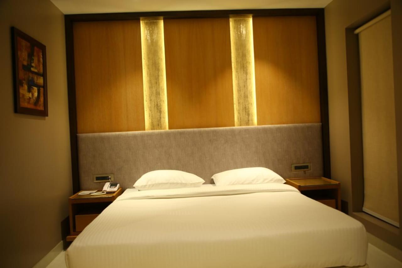 Hotel Rajmahal โมราดาบัด ภายนอก รูปภาพ